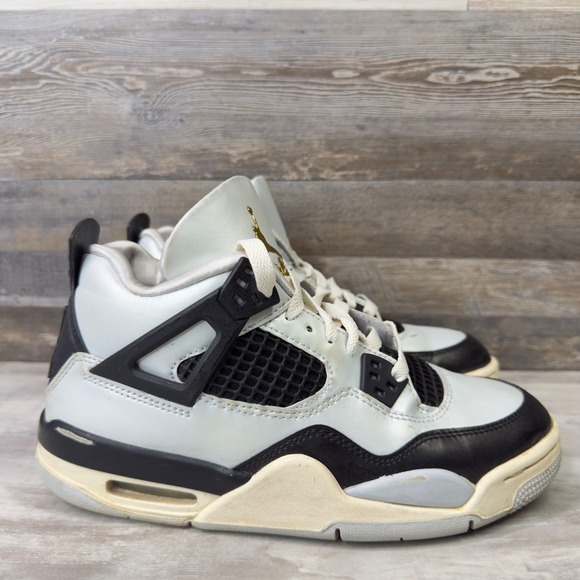 Jordan Other - Jordan 4 Retro Metallic Gold Kids Size 5.5Y Sneakers‎ FZ8585-070 White Black